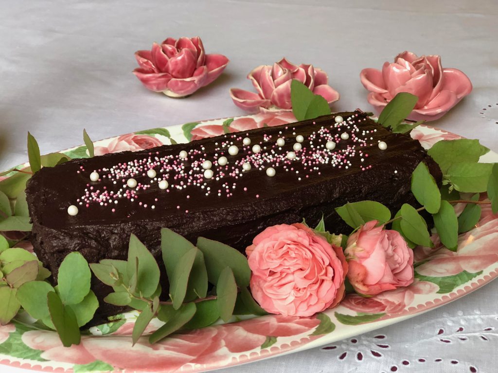 Chocolate&Roses-Schokoladenkuchen-Rosengeschirr