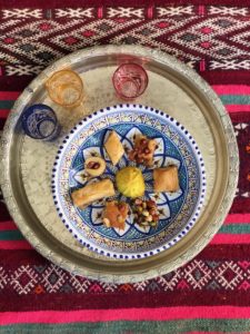Oriental teatime und Auswahl Baklavas und Minz tee